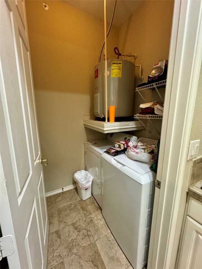 Building Photo - 2400 McCue Rd