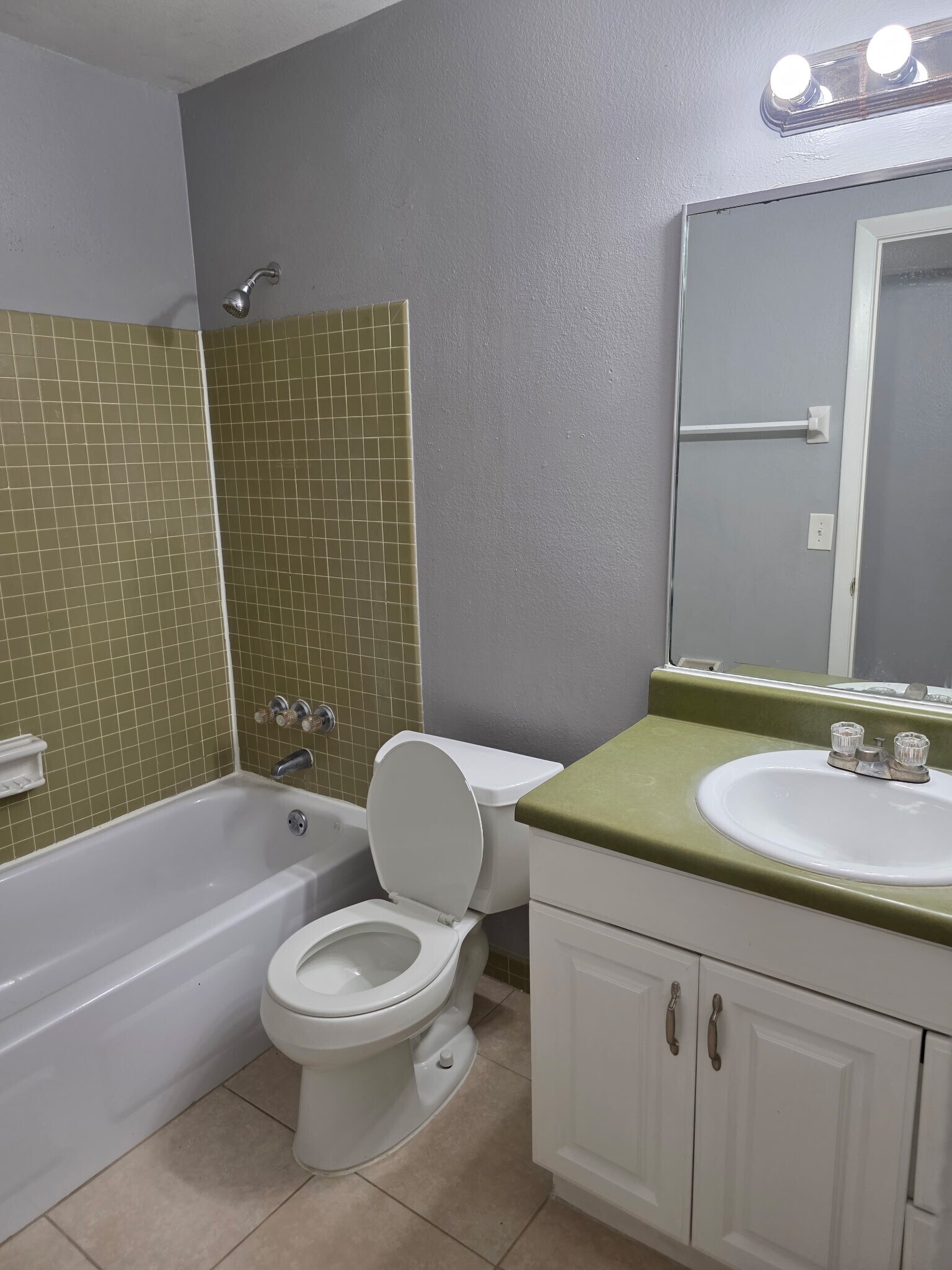 Building Photo - 9004 Tudor Dr