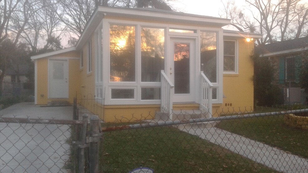 Primary Photo - 958 Battery Ave