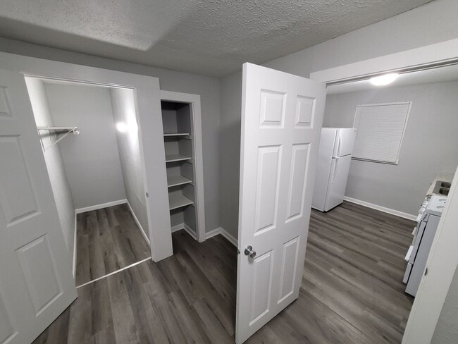 Building Photo - 231 W Follett St