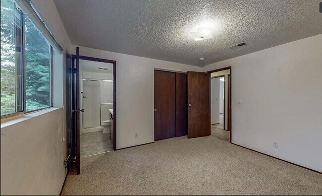 Building Photo - 948 Shirley Blvd