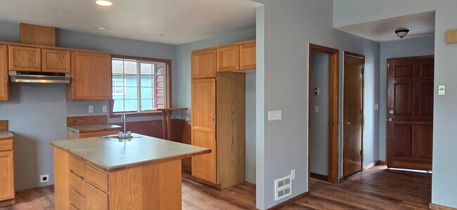 Building Photo - Spacious 2 bedroom in Timberlakes