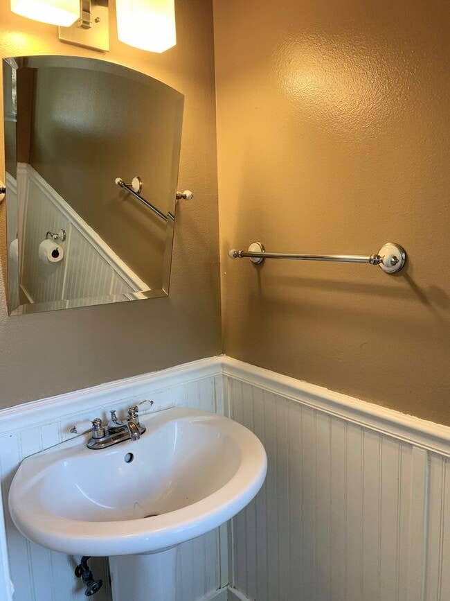 Building Photo - 2661 Carmichael Way