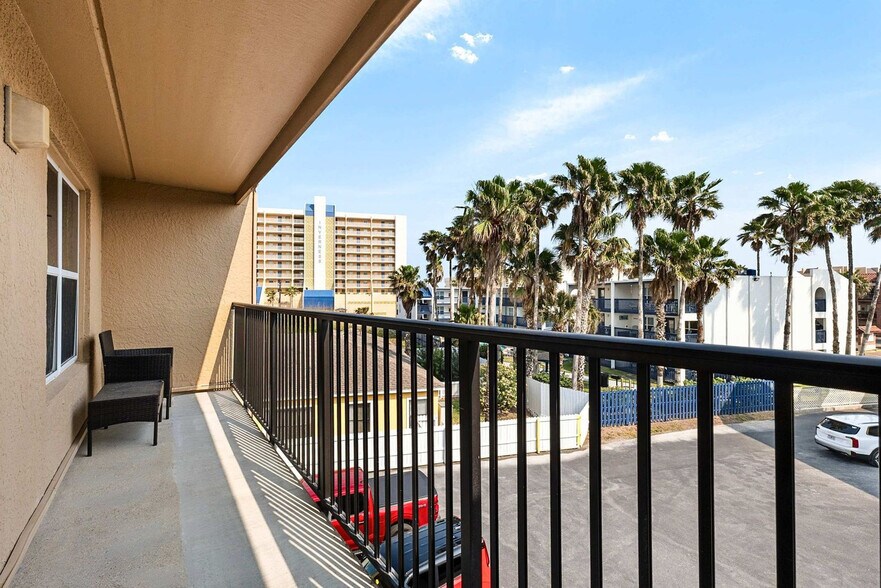 Building Photo - 115 E Coronado Dr