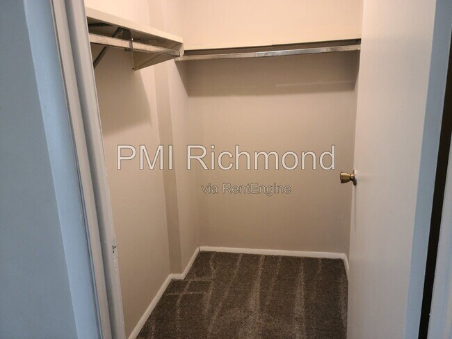 Building Photo - 9623 Greenmeadow Cir