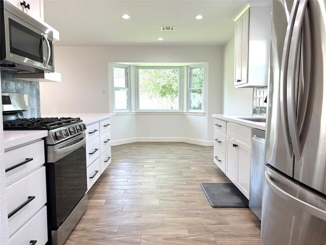 Building Photo - 406 Oak Vista Dr