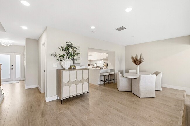 Building Photo - 2717 N Ocean Blvd