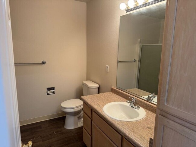 Building Photo - Stunning 2 Bed, 2.5 Bath Townhouse — Fully Renovated!