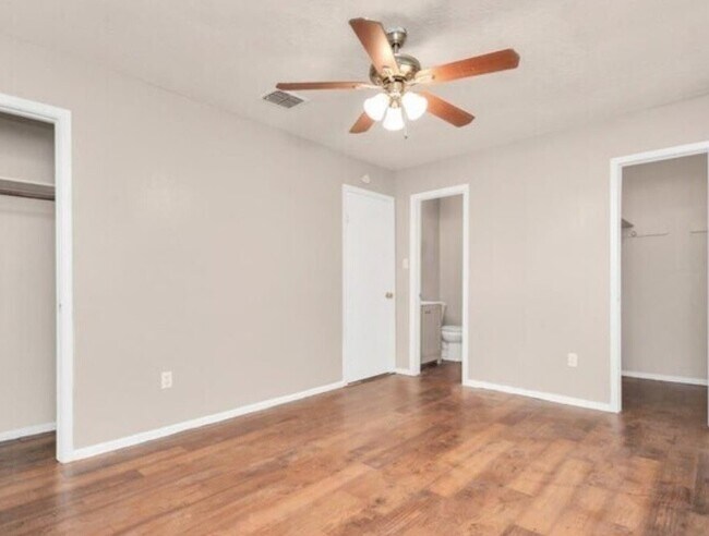 Building Photo - 4803 Beechaven St