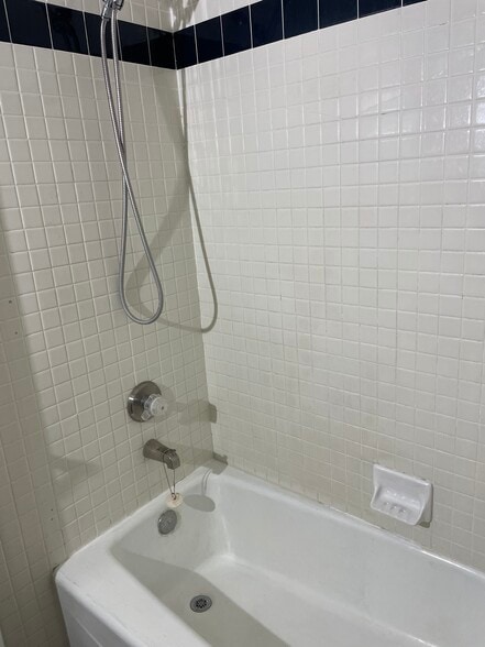 Building Photo - 5039 E Ocean Blvd