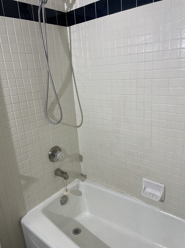 Building Photo - 5039 E Ocean Blvd