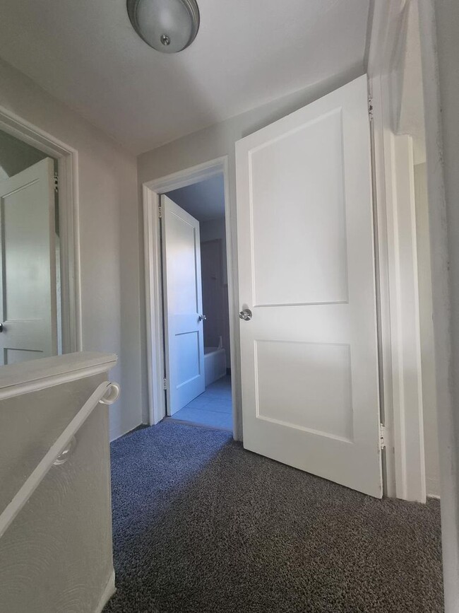 Building Photo - Spacious Newly Renovated 3BD 1 1/2BA House