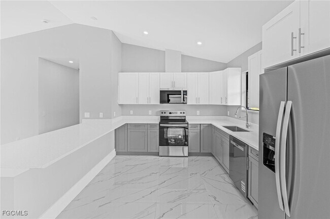 Building Photo - 633 Windermere Dr