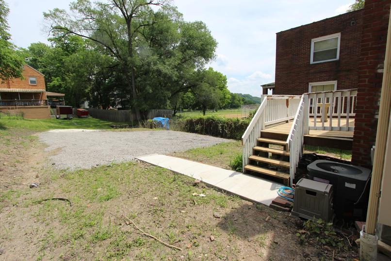 Deck - 905 Benton Ave