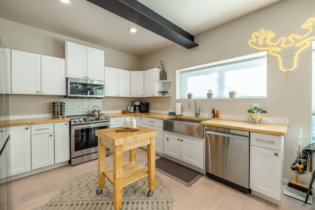 Building Photo - 255 Matterhorn Dr