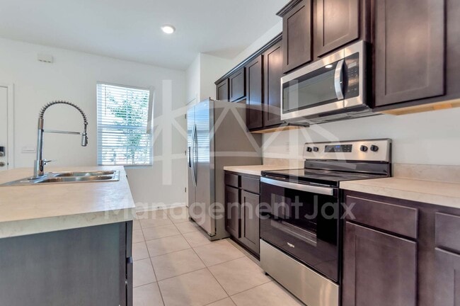Building Photo - 8330 Zenith Cir