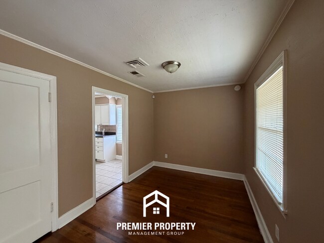 Building Photo - Charming 2BR/1BA Near Berclair | Hardwood Floors & Large Fenced Backyard