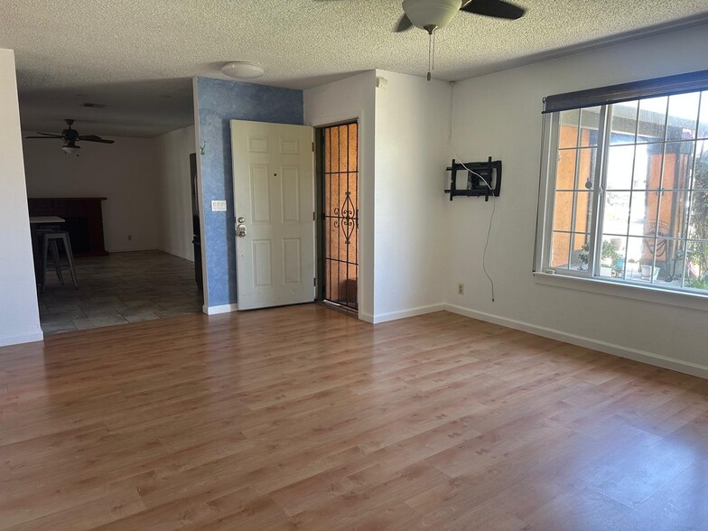 Building Photo - 115 Azalea Ct