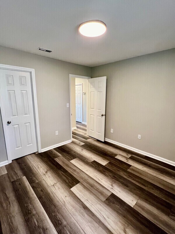 Building Photo - 593 Star Light Dr