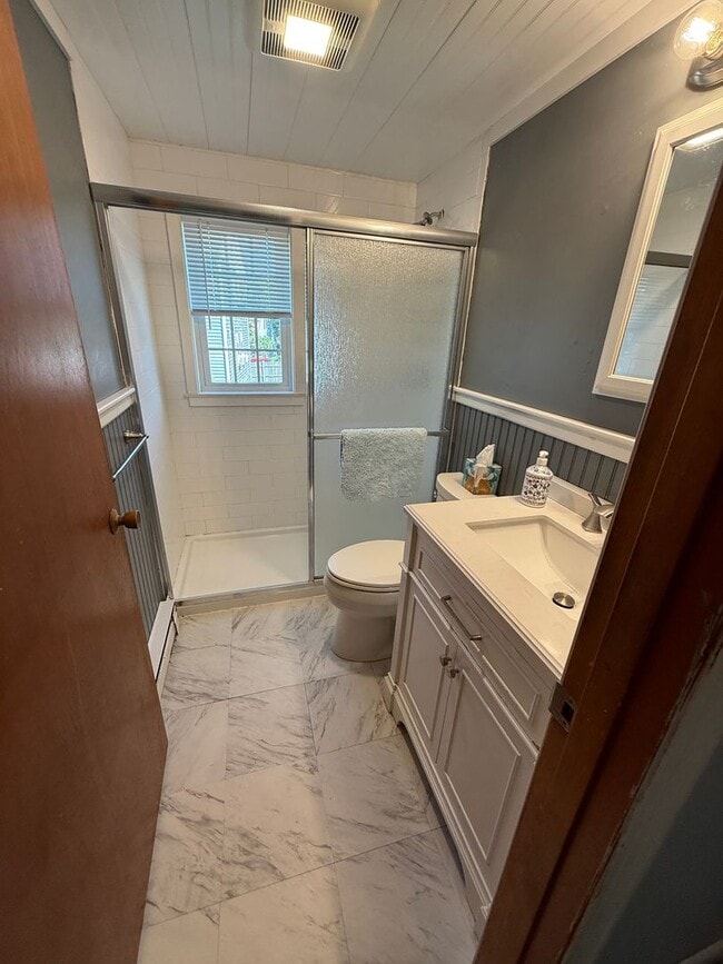 Building Photo - A two bedroom, 1 bath unit in a Townhouse style Duplex