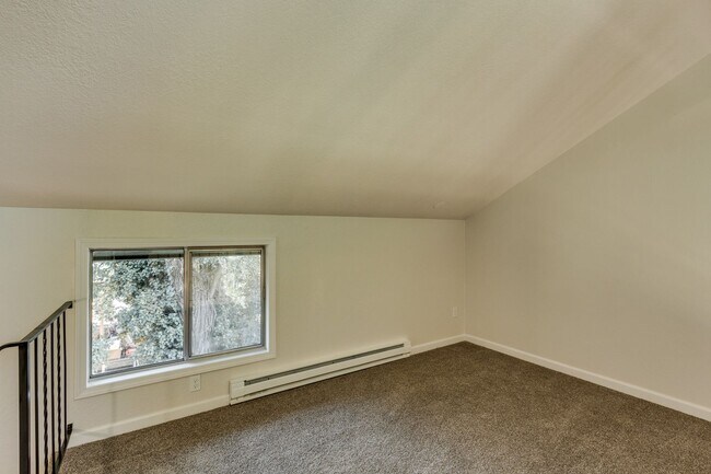 Building Photo - Crestline Triplex