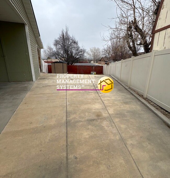 Building Photo - Lovely 3 Bedroom Rambler in West Jordan!