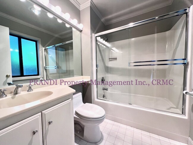 Building Photo - Split Level Condo Just Steps from Downtown