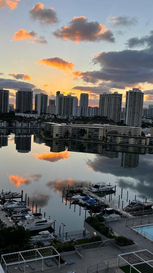 Building Photo - 18051 Biscayne Blvd
