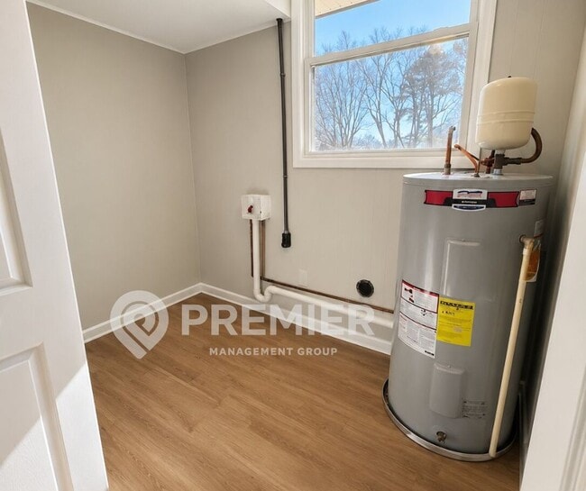 Building Photo - 302 Malvin St