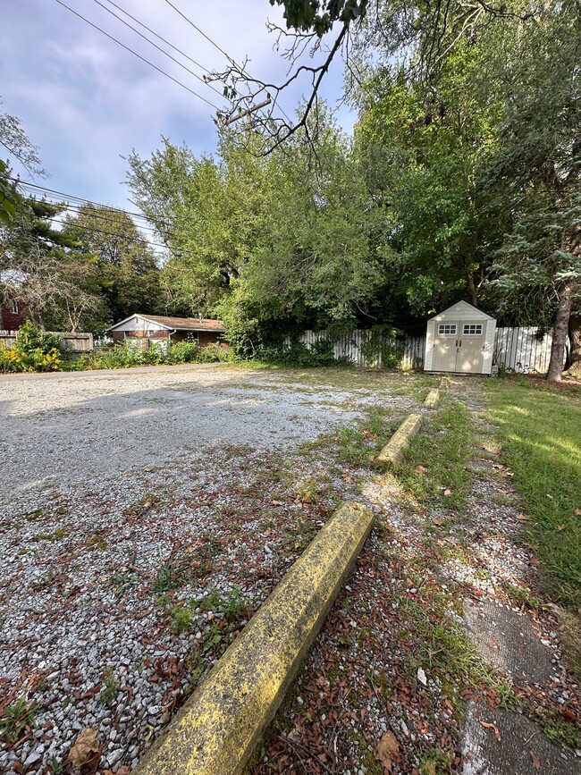 Building Photo - 932 Robinson St