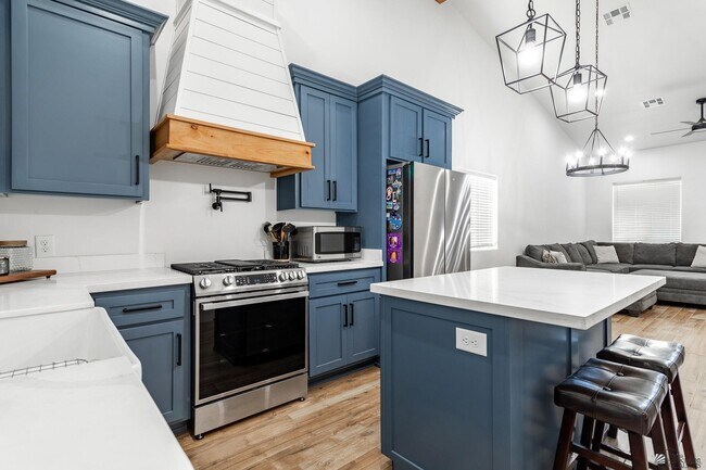 Building Photo - 3559 S Dana Dr