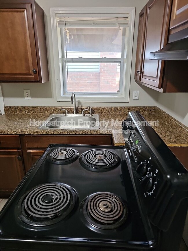 Building Photo - 2633 Avie Dr