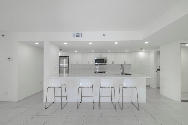 Building Photo - 955 Egret Cir