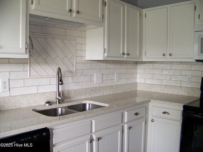 Building Photo - 600 N 35th St