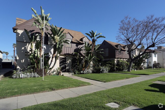 Primary Photo - 232-6 S. Harvard Blvd