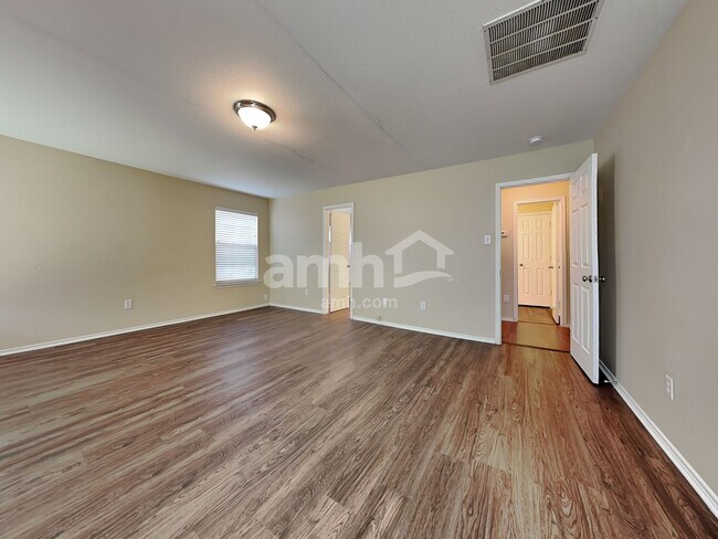 Building Photo - 210 Dartmouth Dr