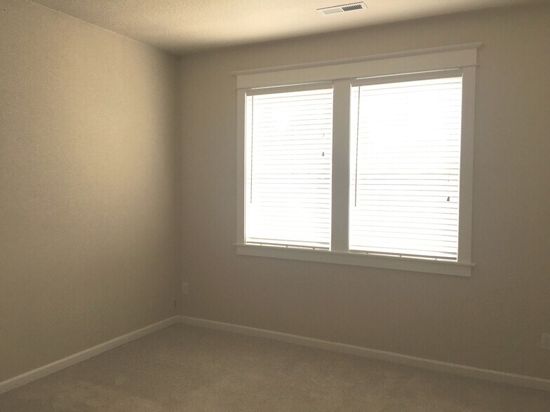 Building Photo - 3241 Wild Rose Loop