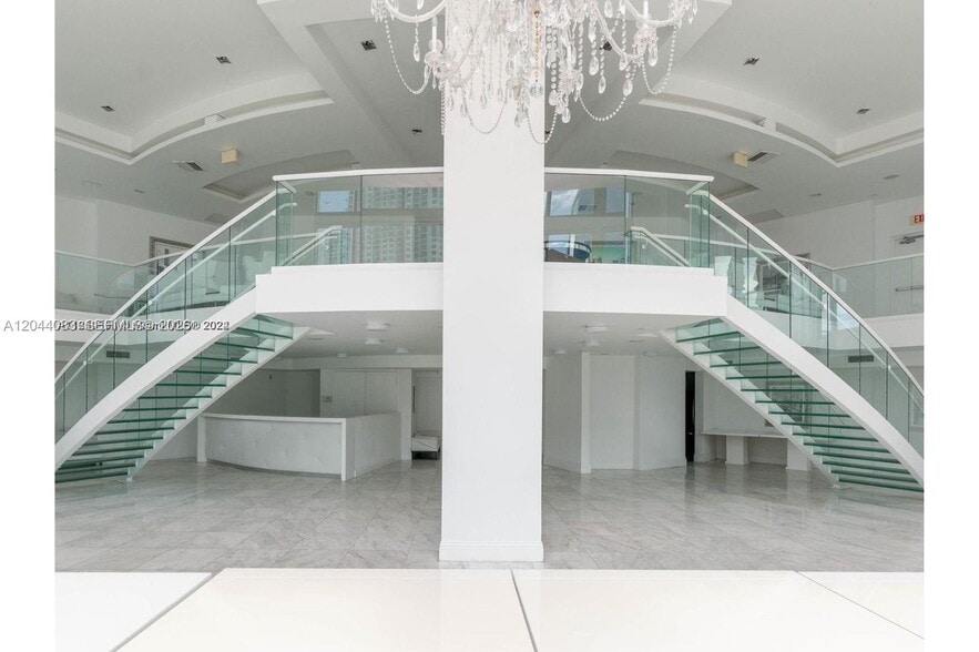 Building Photo - 350 S Miami Ave