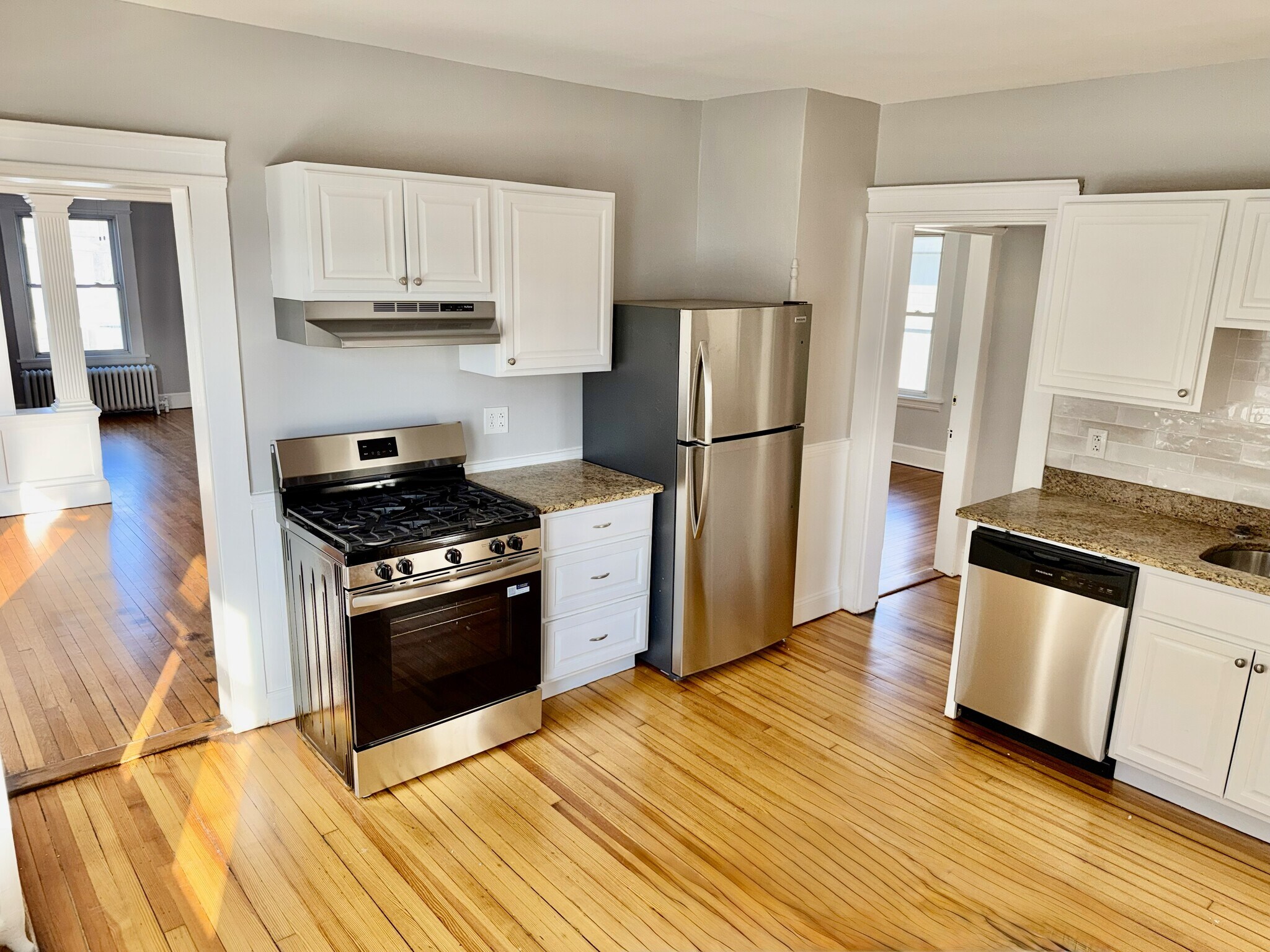 Building Photo - 76 Rose St