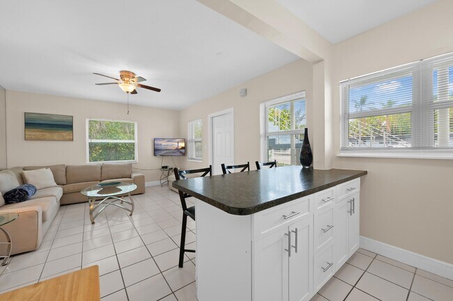 Building Photo - 741 Bayshore Dr