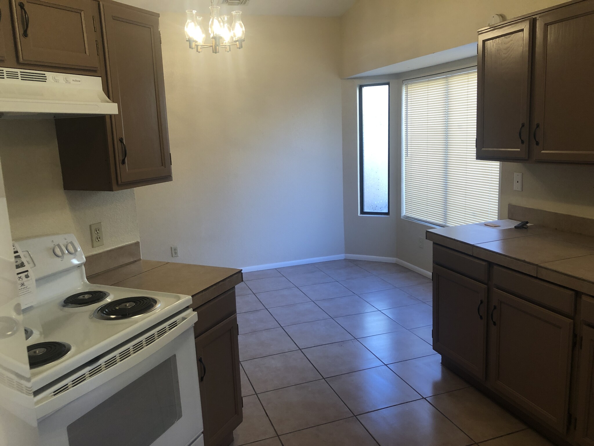 Building Photo - 2521 W Glenbrook Way