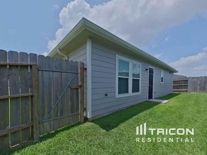 Building Photo - 15569 Taylorcrest Dr
