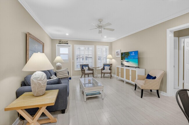 Building Photo - 817 N Ocean Blvd