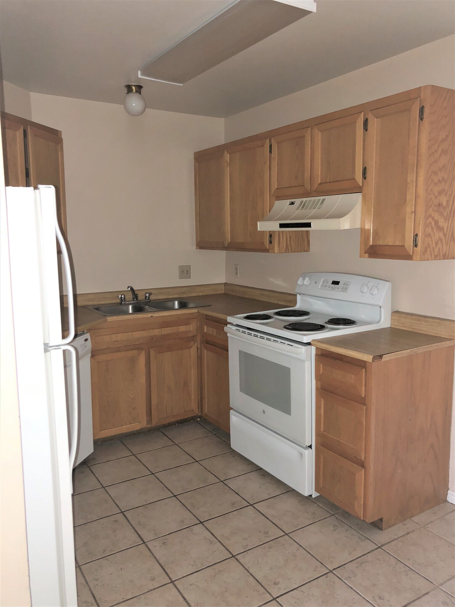 Building Photo - 34 E 700 N