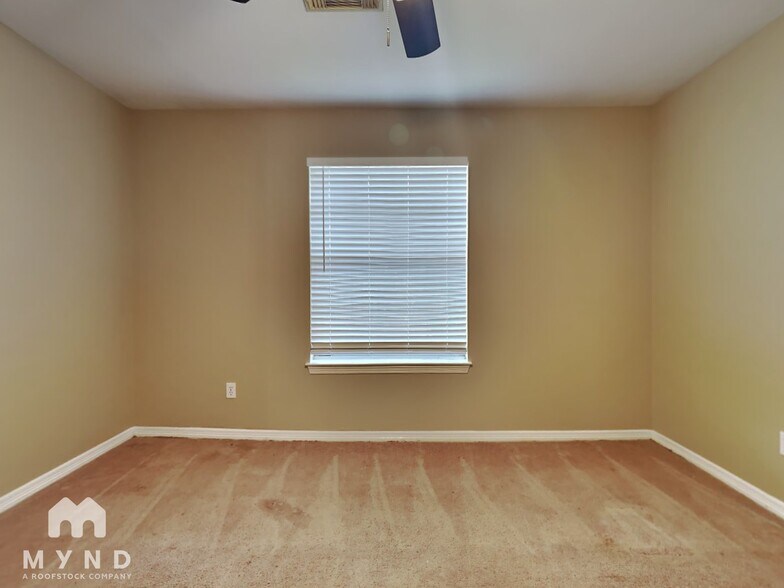Building Photo - 19026 Owen Oak Dr