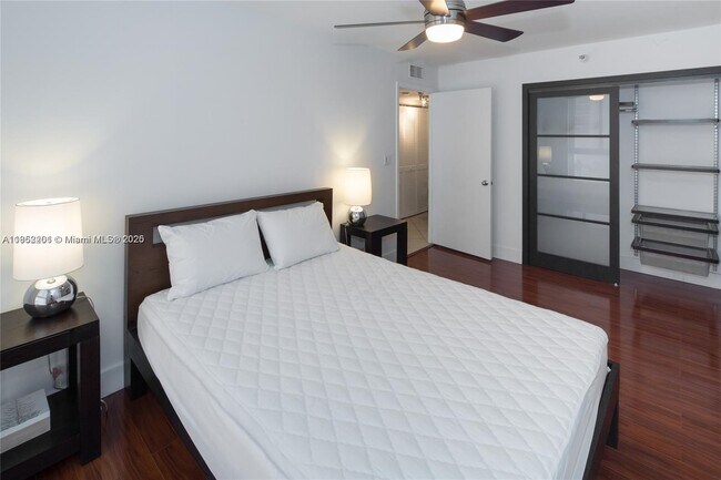 Building Photo - 15645 Collins Ave