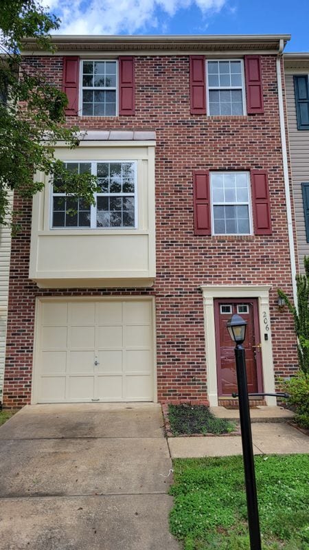 Primary Photo - 206 Regina Ln