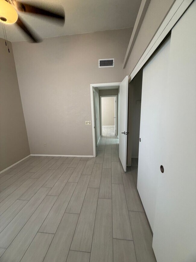 Building Photo - Newly Remodeled Glendale Home