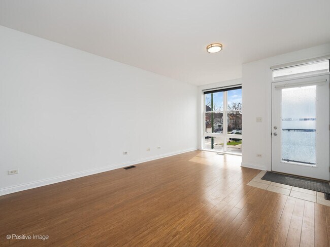 Building Photo - 3502 W Diversey Ave