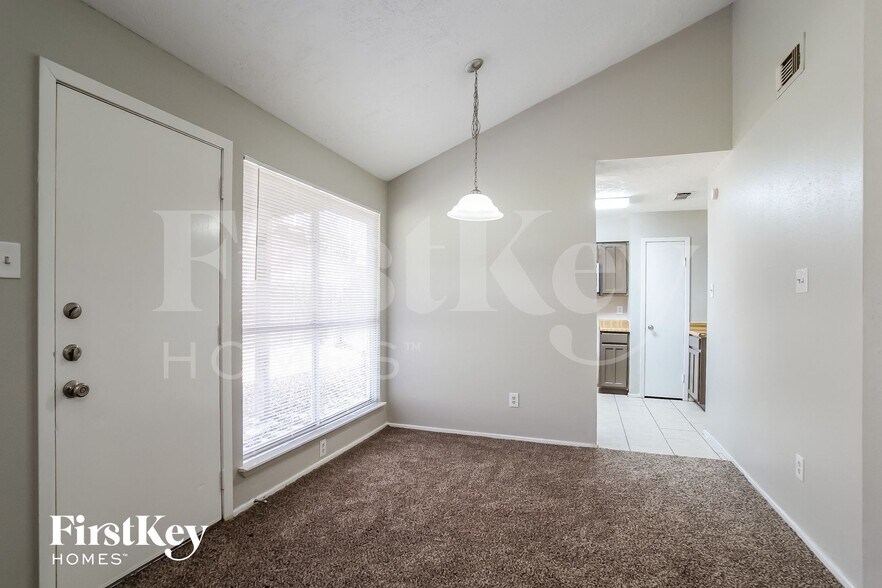 Building Photo - 4118 Pinebridge Ln